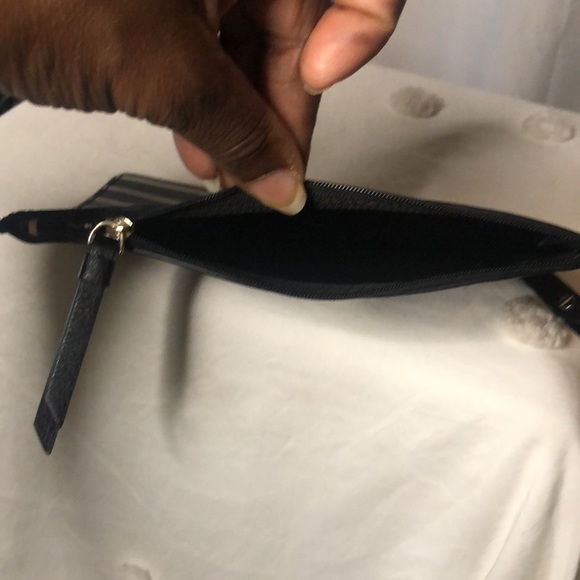 KATE SPADE black and cream leather wristlet. - Picture 9 of 10
